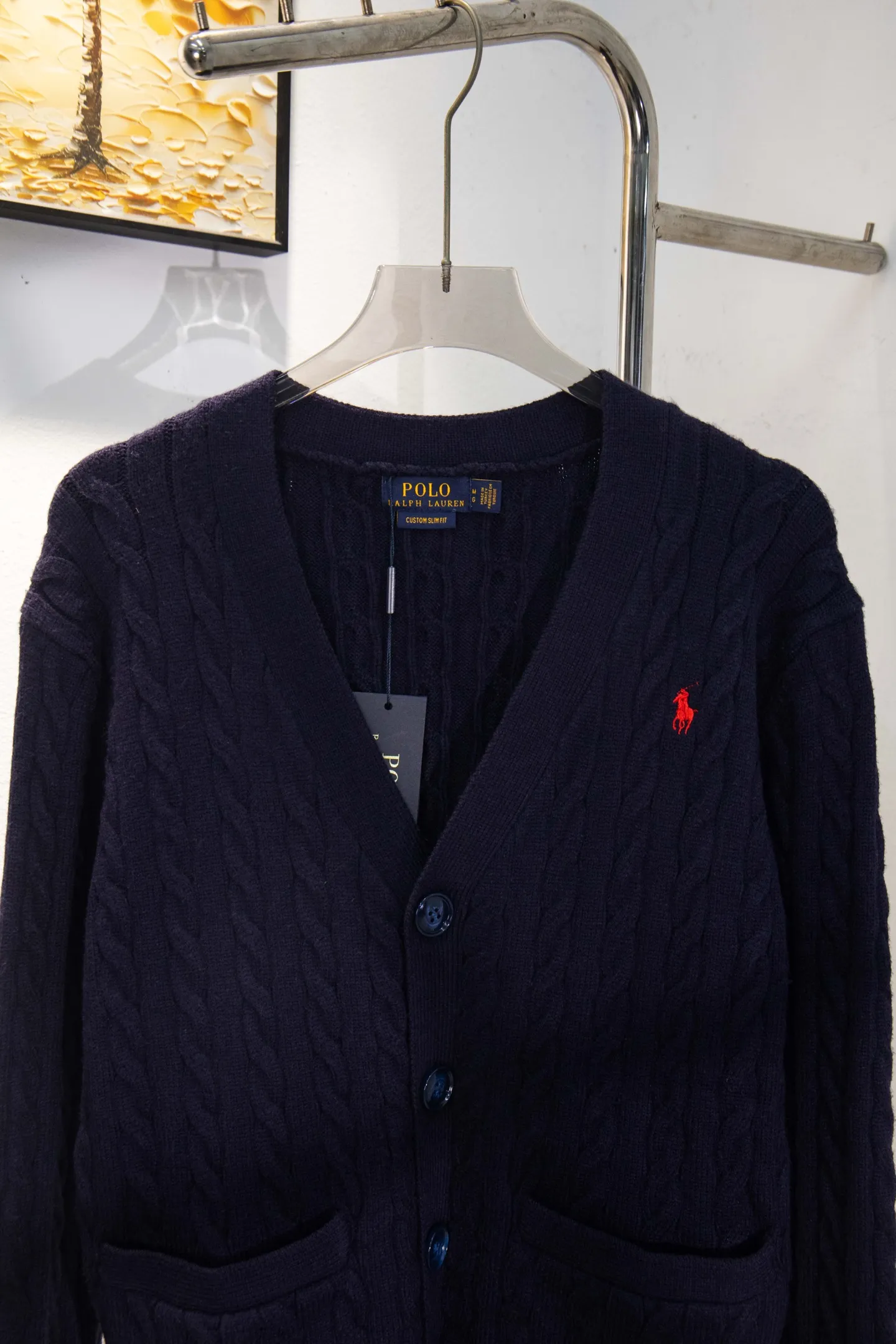 P210 model number: Y198 Ralph Lauren men's cardigan jacket men's hemp flower cardigan. The version is really good-looking. It can be worn alone or as a jacket to be worn inside or outside. The upper body shows personal fashion charm. Four colors are available. Same style for men and women. A must-see item for new summer products. Hang tag. Hanging beads. Washable packaging bag. Full set of accessories. Very good appearance. Super exquisite workmanship. Size: S-XL